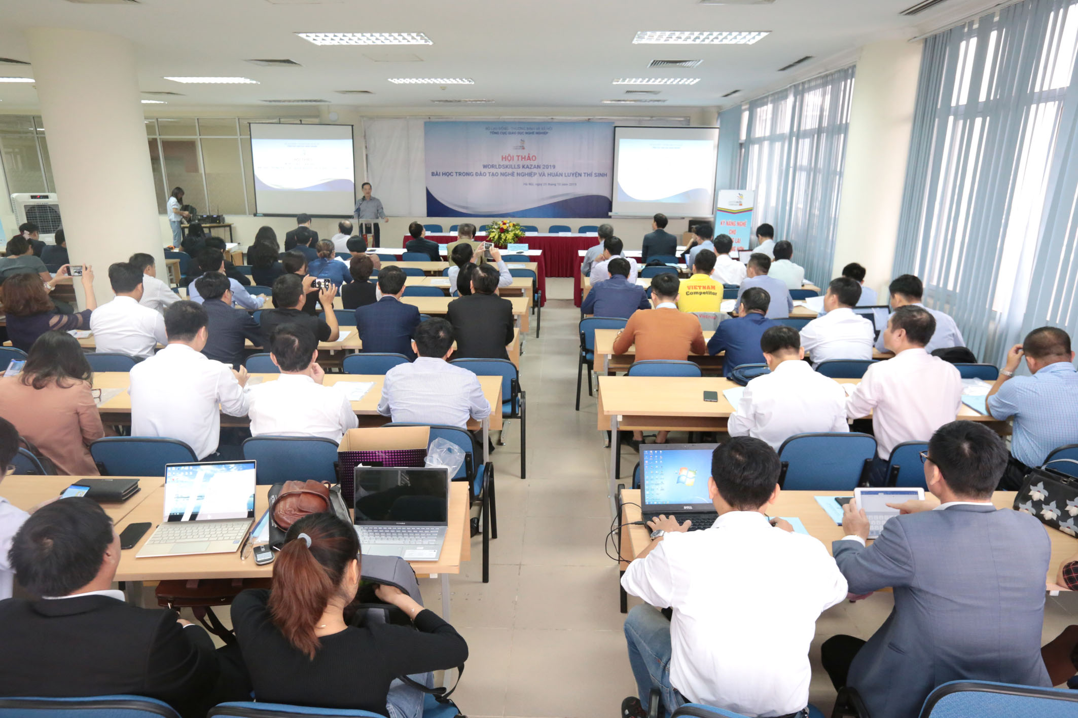 Cổng TTĐT Bộ Lao động- Thương binh và Xã hội Anh-1b---2654.jpg