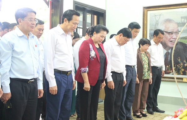 Trao học bổng cho học sinh có hoàn cảnh đặc biệt khó khăn và nhà tình nghĩa cho gia đình chính sách  - Ảnh 5