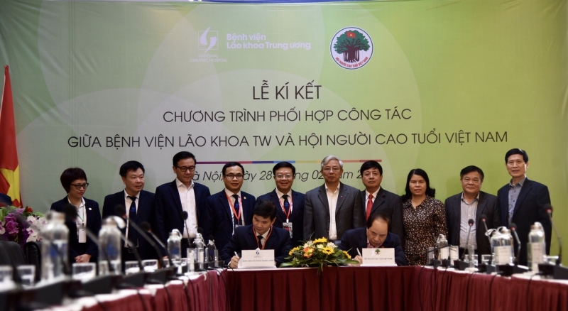 Hai bên ký kết biên bản hợp tác ghi nhớ.