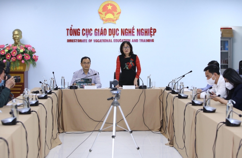 Bà Nguyễn Thị Việt Hương, Phó tổng Cục trưởng Tổng cục Giáo dục nghề nghiệp, Trưởng ban Tổ chức kỳ thi Kỹ năng nghề quốc gia lần thứ 12 phát biểu tại cuộc họp