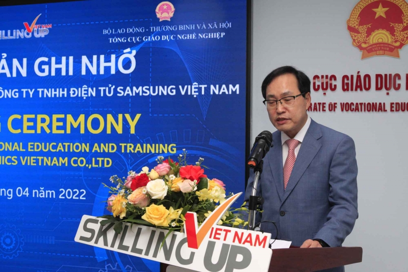 Ông Choi Joo Ho – Tổng giám đốc Samsung Vietnam phát biểu tại Lễ ký kết.