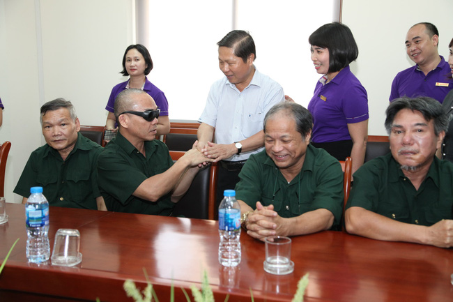 Thứ trưởng Lê Tấn Dũng thăm các Trung tâm điều dưỡng thương, bệnh binh tỉnh Bắc Ninh và Bắc Giang - Ảnh 5. Thứ trưởng Lê Tấn Dũng thăm các Trung tâm điều dưỡng thương, bệnh binh tỉnh Bắc Ninh và Bắc Giang - Ảnh 5.
