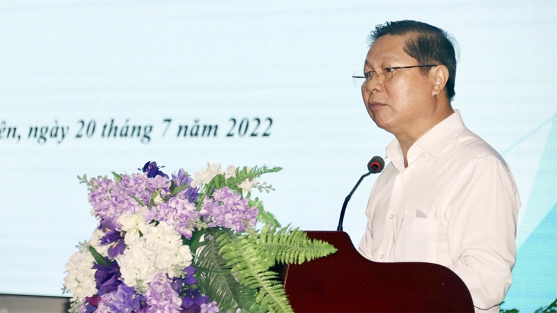 Thứ trưởng Bộ Lao động - Thương binh và Xã hội Lê Tấn Dũng phát biểu tại hội thảo.