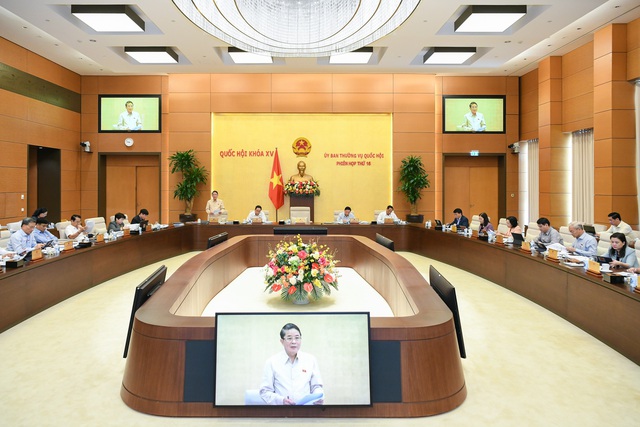 UBTVQH đồng ý trình Quốc hội xem xét quyết định tăng lương cơ sở, lương hưu, ưu đãi y tế, người có công - Ảnh 1.