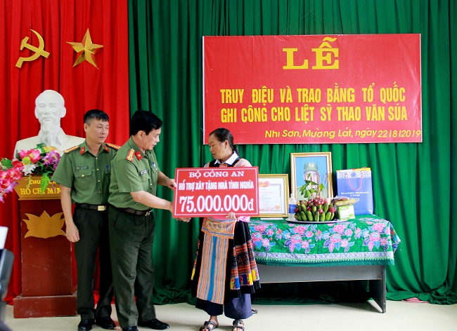 Bộ trưởng Đào Ngọc Dung: Liệt sĩ Thao Văn Súa là tấm gương hy sinh vì nước, vì dân   - Ảnh 5