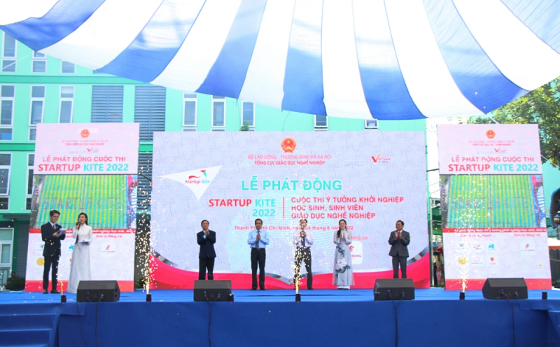 Các đại biểu phát động cuộc thi Startup Kite 2022