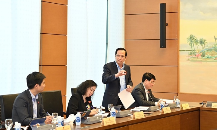 Cổng TTĐT Bộ Lao động- Thương binh và Xã hội Bộ trưởng Đào Ngọc Dung cho biết, ảnh hưởng bởi dịch Covid-19 đã khiến cho 2.856 trẻ em bị rơi vào cảnh mồ côi