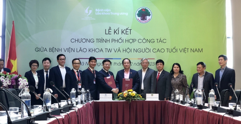 Ký kết thỏa thuận hợp tác về chăm sóc sức khỏe cho NCT giai đoạn 2023 – 2026.