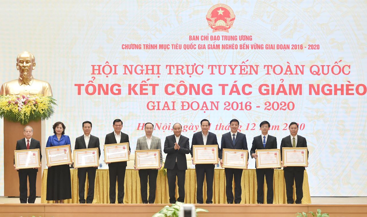 Cổng TTĐT Bộ Lao động- Thương binh và Xã hội 1-thu-tuong-trao-huan-chuong-lao-dong-cho-cac-ca-nhan-co-thanh-tich-xuat-sac-trong-cong-tac-giam-ngheo-1280x757.jpeg