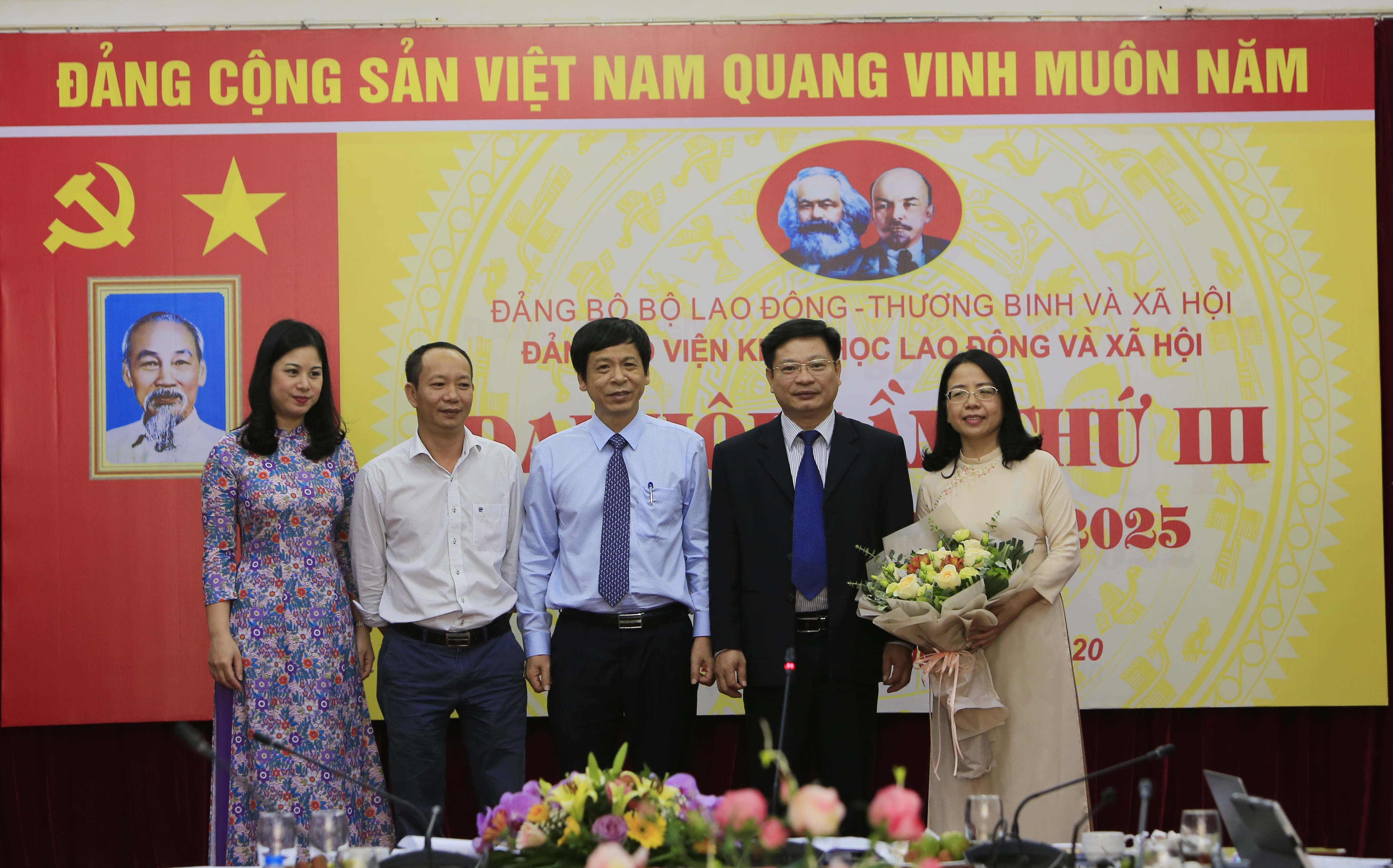 Đại hội Đảng bộ Viện Khoa học Lao động và Xã hội lần thứ III, nhiệm kỳ 2020-2025 đã thành công tốt đẹp
