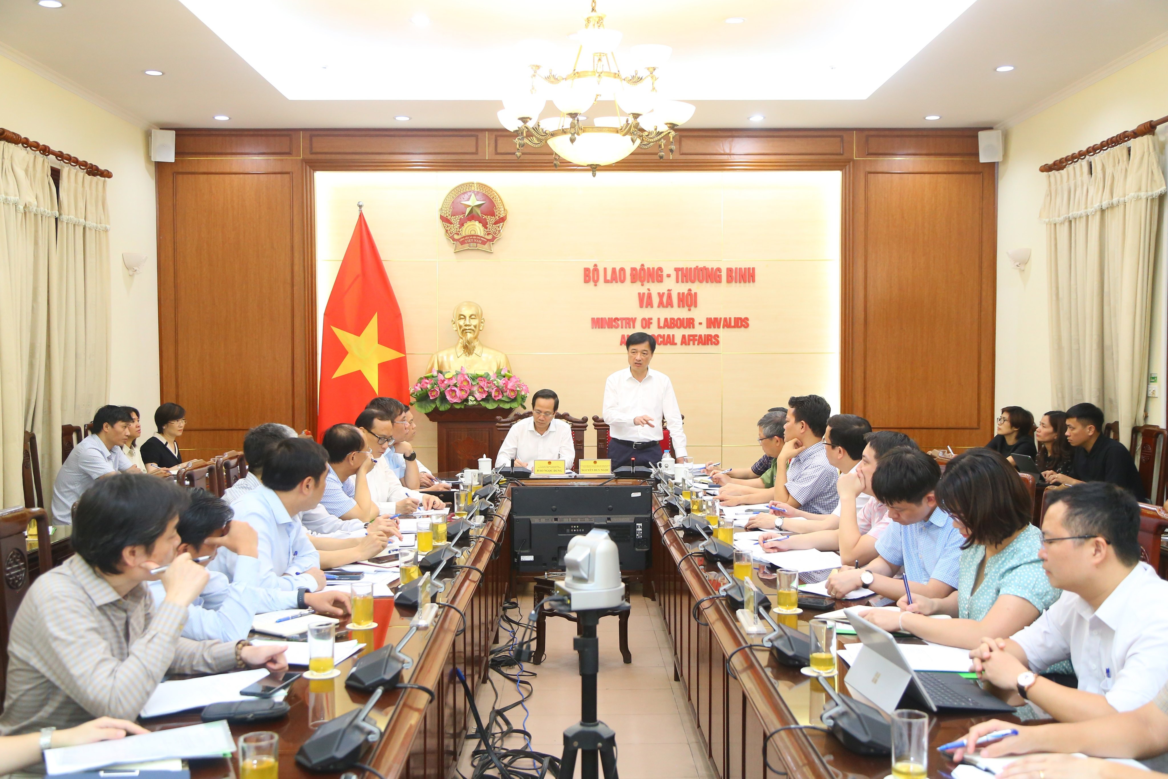 Lãnh đạo Bộ LĐTBXH làm việc cùng Thường trực Tổ công tác Đề án 06 của Chính phủ