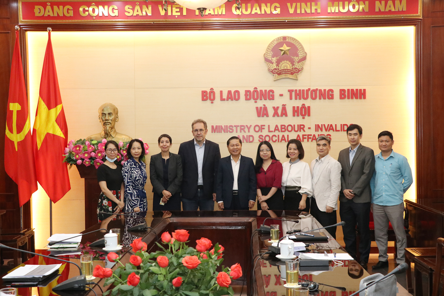 Thứ trưởng Lê Tấn Dũng làm việc với Đoàn công tác của World Bank về lao động và kỹ năng tại Việt Nam