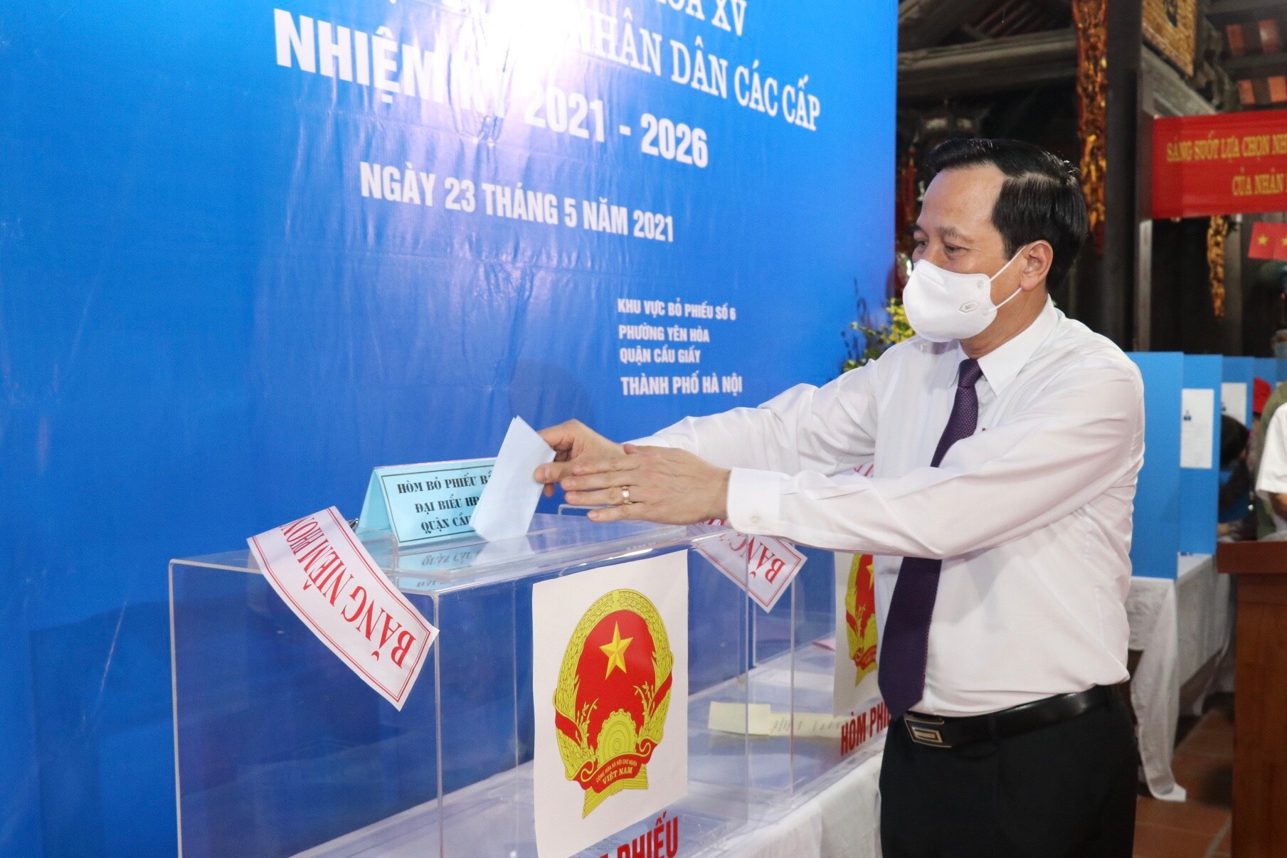 Bộ trưởng Đào Ngọc Dung thực hiện quyền và nghĩa vụ cử tri