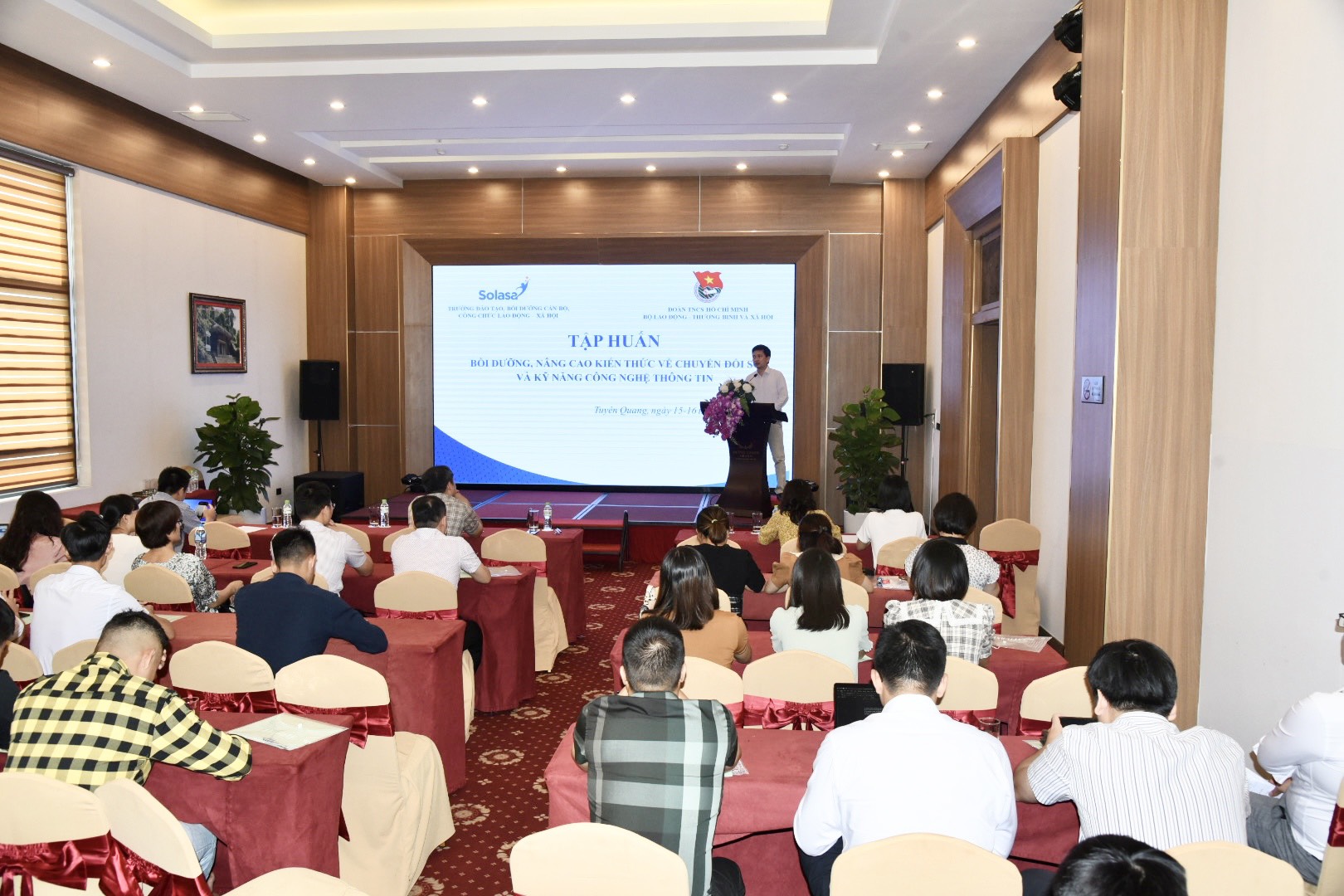 Bồi dưỡng nâng cao kiến thức về chuyển đổi số và kỹ năng công nghệ thông tin