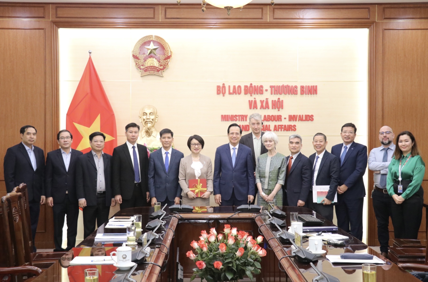 Bộ trưởng Đào Ngọc Dung tiếp Giám đốc Văn phòng ILO khu vực châu Á – Thái Bình Dương