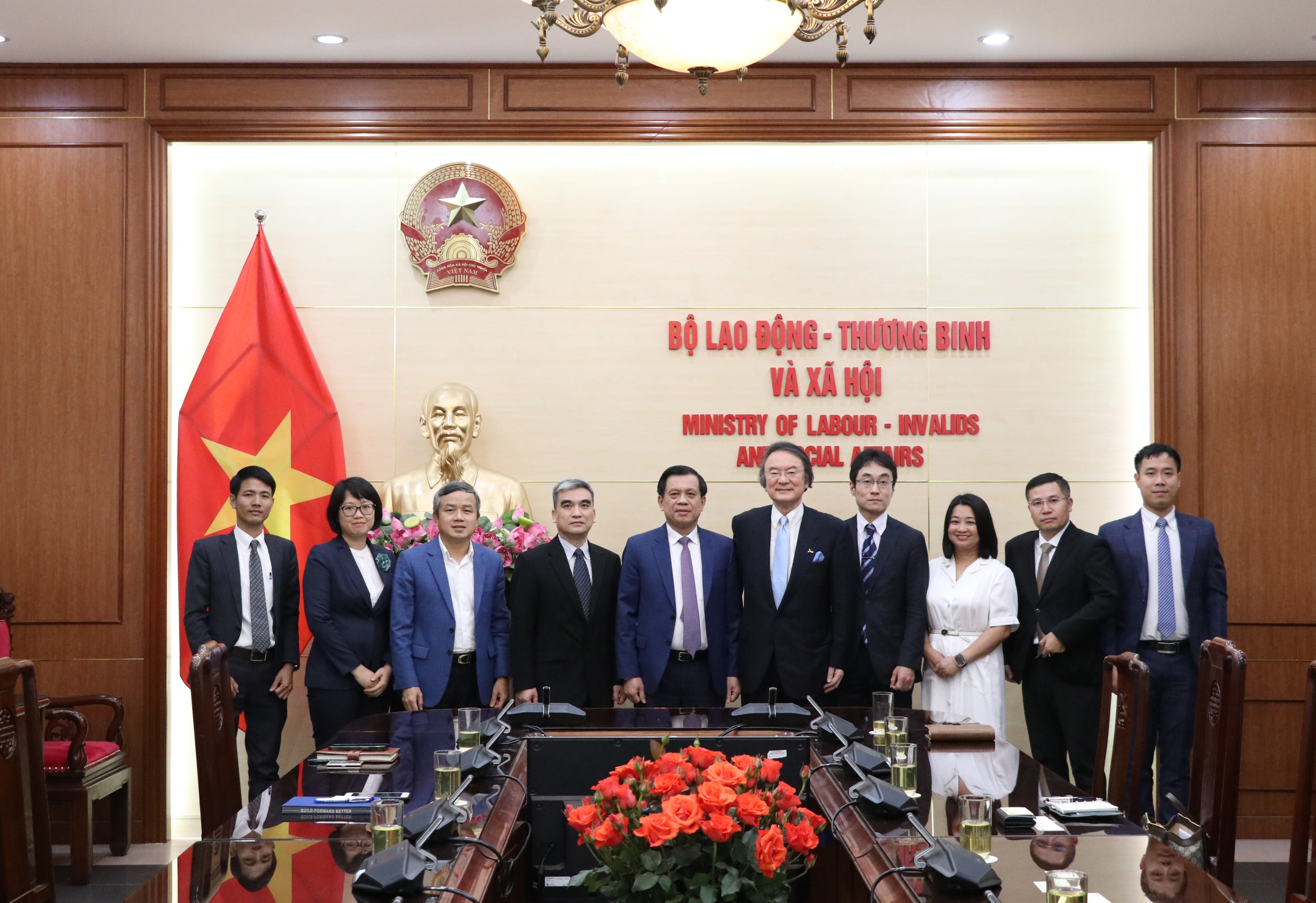 Thứ trưởng Nguyễn Bá Hoan tiếp Chủ tịch Tập đoàn Knowledge của Nhật Bản