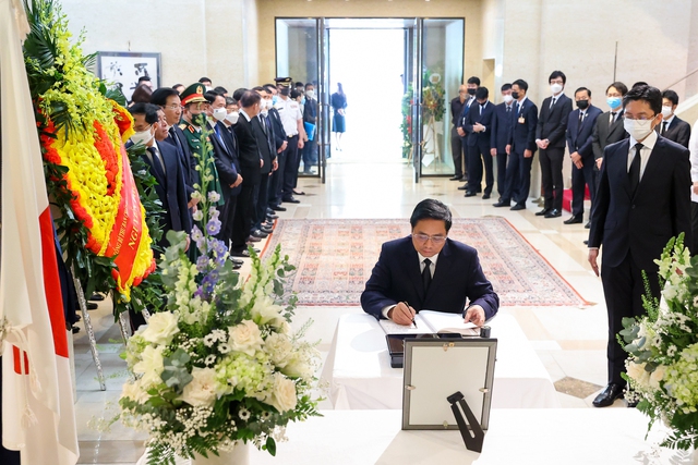 Lãnh đạo Đảng, Nhà nước Việt Nam chia buồn, ghi sổ tang, viếng cố Thủ tướng Nhật Bản Abe Shinzo
