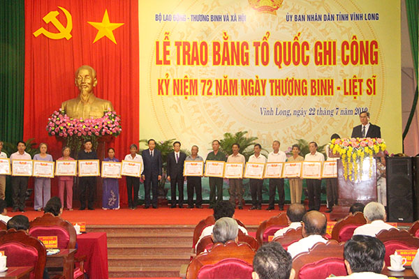 Cổng TTĐT Bộ Lao động- Thương binh và Xã hội trao-bang-4.jpg