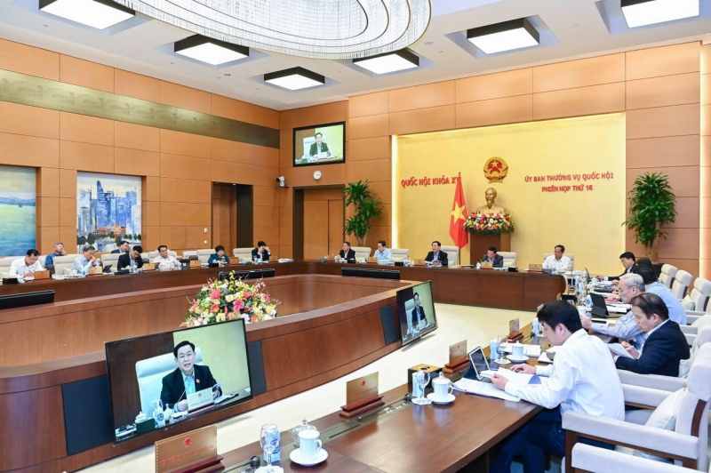 Cử tri mong sớm thực hiện lộ trình cải cách tiền lương