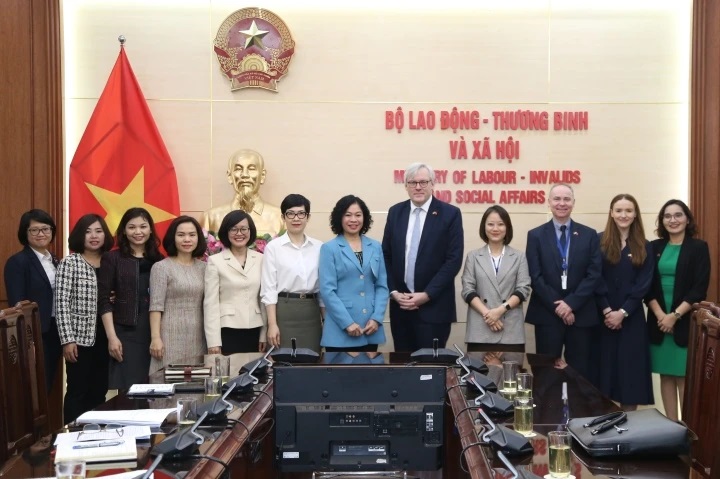 dac-phai-vien-chinh-phu-anh-tham-viet-nam-thuc-day-phong-chong-mua-ban-nguoi-11465760.jpg
