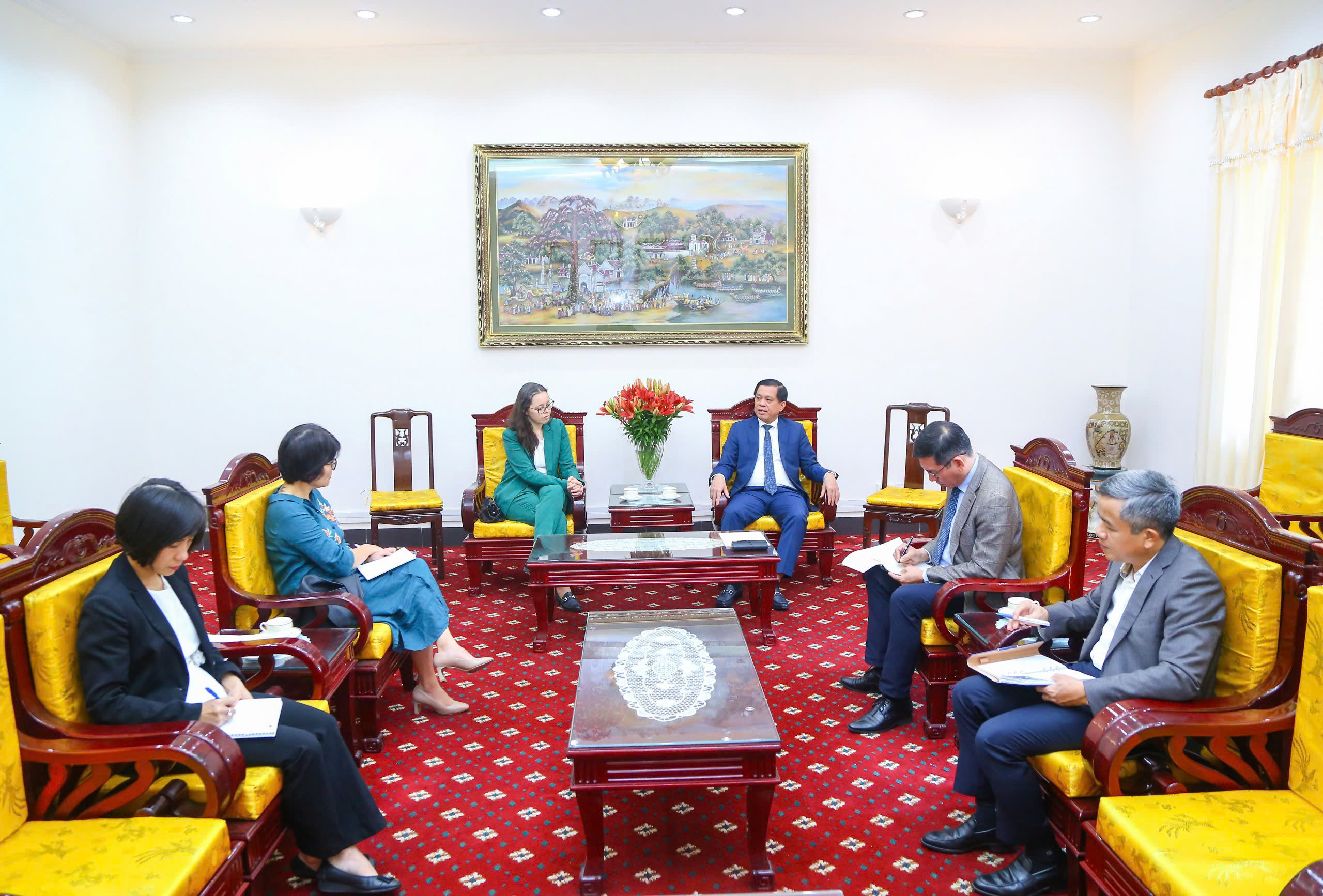 Tiềm năng xuất khẩu lao động Ba Lan 2024-2025 còn rất lớn 1 Toàn cảnh buổi Thứ trưởng Bộ lao động thương binh xã hội Nguyễn Bá Hoan tiếp bà Justyna Pabian - Đại biện lâm thời Ba Lan tại Việt Nam