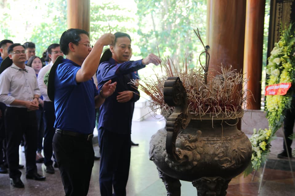 Doan-dang-huong-tai-nga-ba-dong-loc.jpg