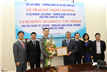 Trao tặng Kỷ niệm chương “Vì sự nghiệp Lao động – Thương binh và Xã hội” cho ông Song Kil Yong, Giám đốc Trung tâm EPS tại Việt Nam