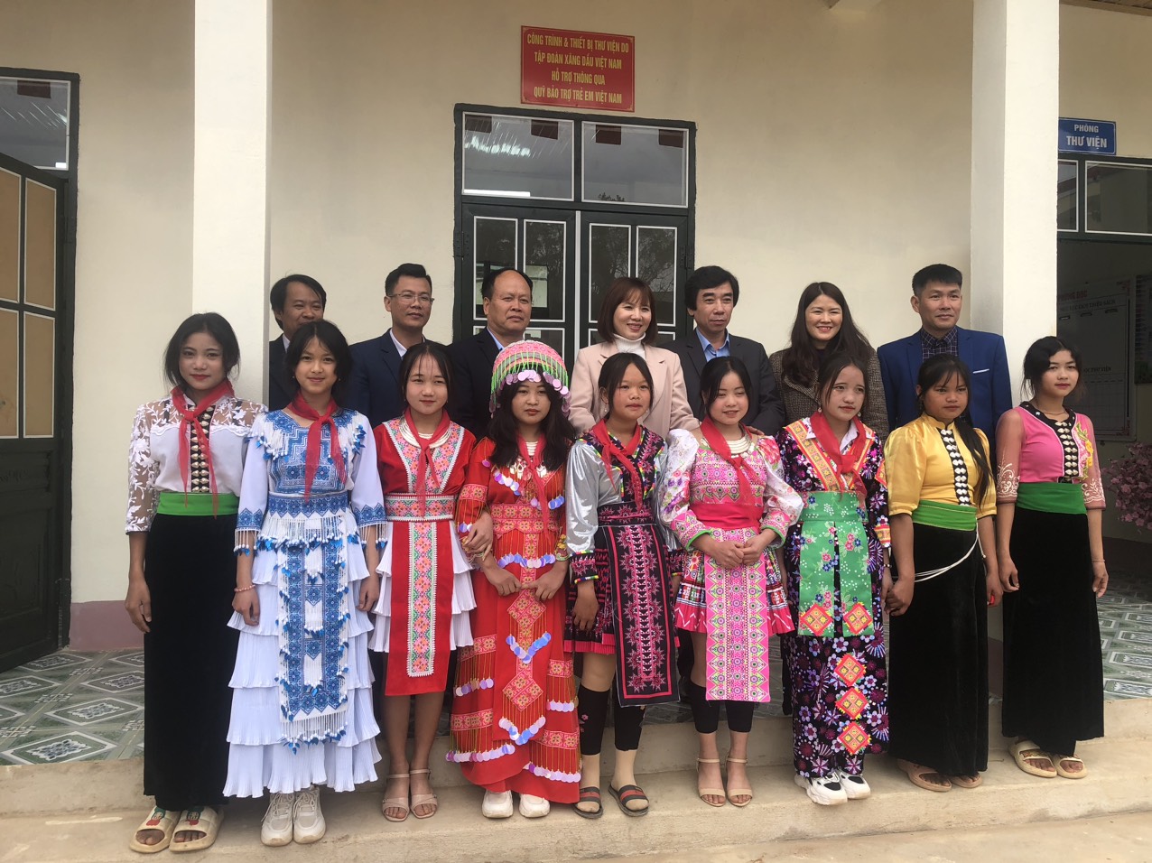 CHup-anh-truoc-cong-trinh.jpg
