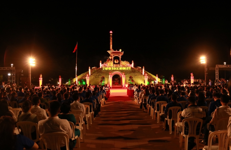 Lễ thắp nến tri ân các anh hùng liệt sĩ cấp quốc gia được tổ chức tại Di tích lịch sử Quốc gia đặc biệt Thành cổ Quảng Trị
