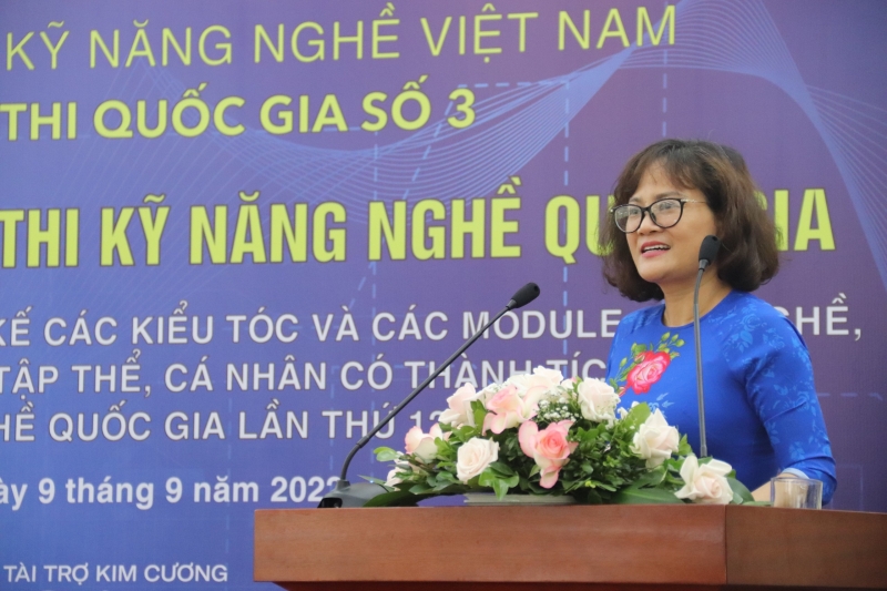 PGS.TS Nguyễn Thị Việt Hương – Trưởng Ban tổ chức, Phó Tổng cục trưởng Tổng cục GDNN phát biểu tại buổi lễ.