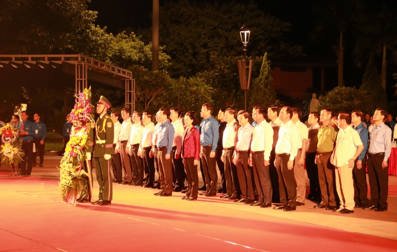 Lãnh đạo Đảng, Nhà nước làm lễ dâng hoa, dâng hương tưởng nhớ công ơn các anh hùng liệt sĩ