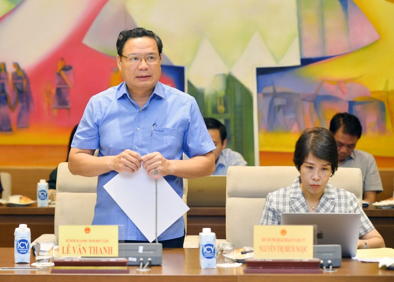 Thứ trưởng Bộ LĐ-TB&XH Lê Văn Thanh trình bày báo cáo