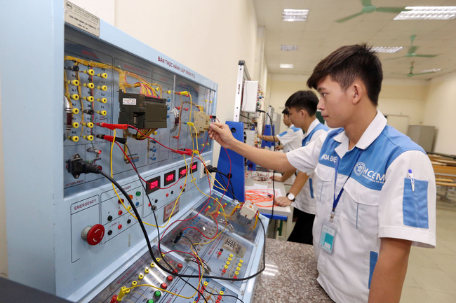 Học sinh tốt nghiệp THCS học trung cấp nghề phải học ít nhất 4 môn văn hóa - Ảnh 1. Học sinh tốt nghiệp THCS học trung cấp nghề phải học ít nhất 4 môn văn hóa - Ảnh 1.