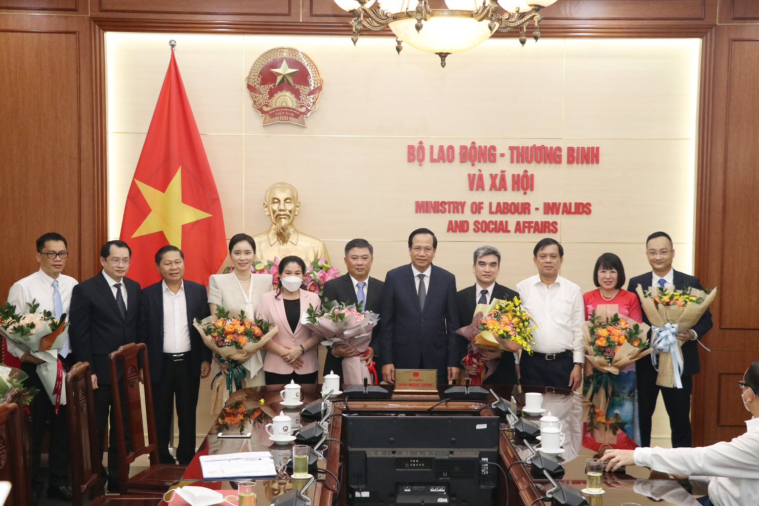 Công tác cán bộ là công tác toàn diện với tính dân chủ cao nhất, tất cả vì nhiệm vụ chung