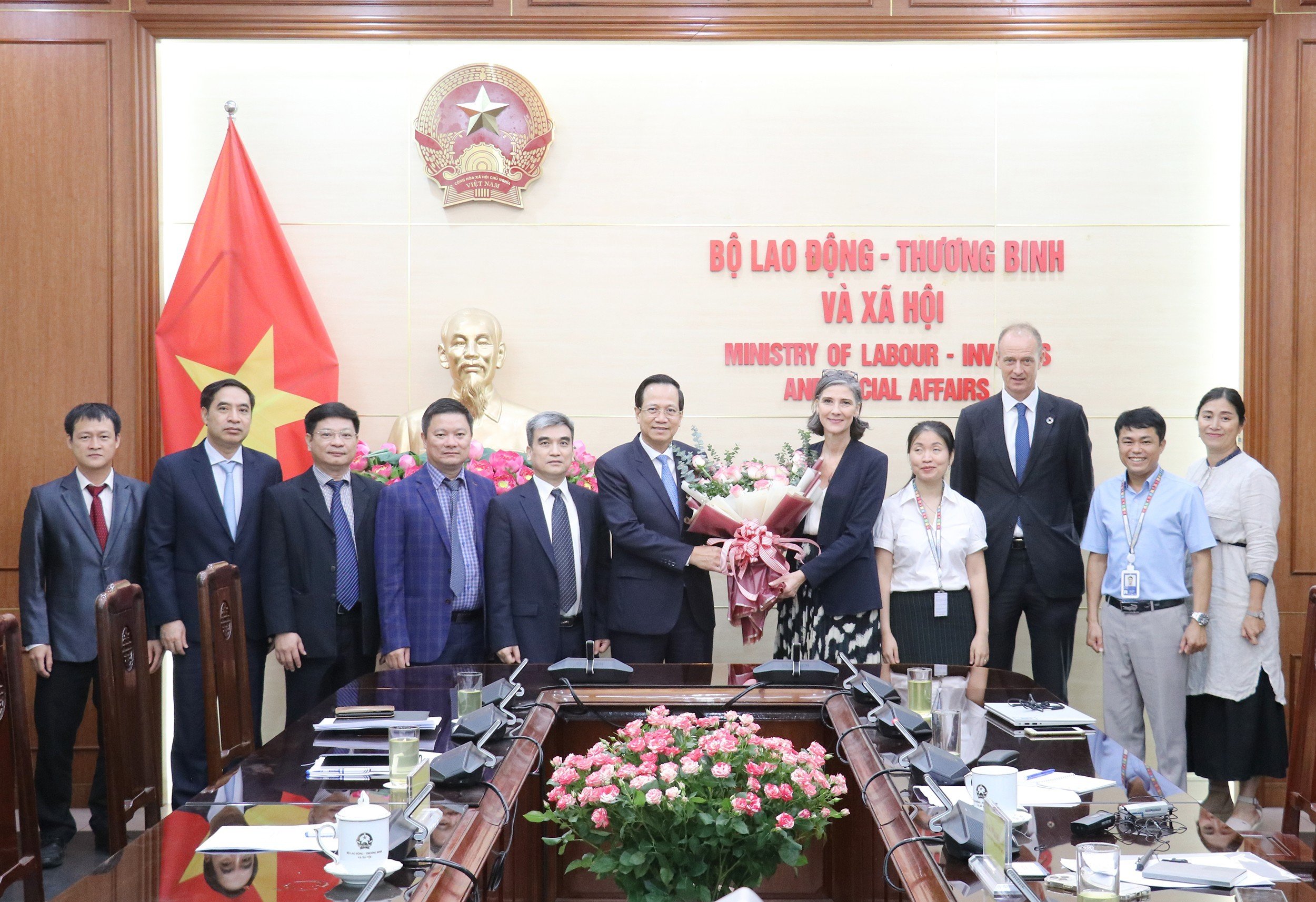 Bộ trưởng Đào Ngọc Dung tiếp Trưởng Đại diện thường trú Văn phòng UNDP tại Việt Nam