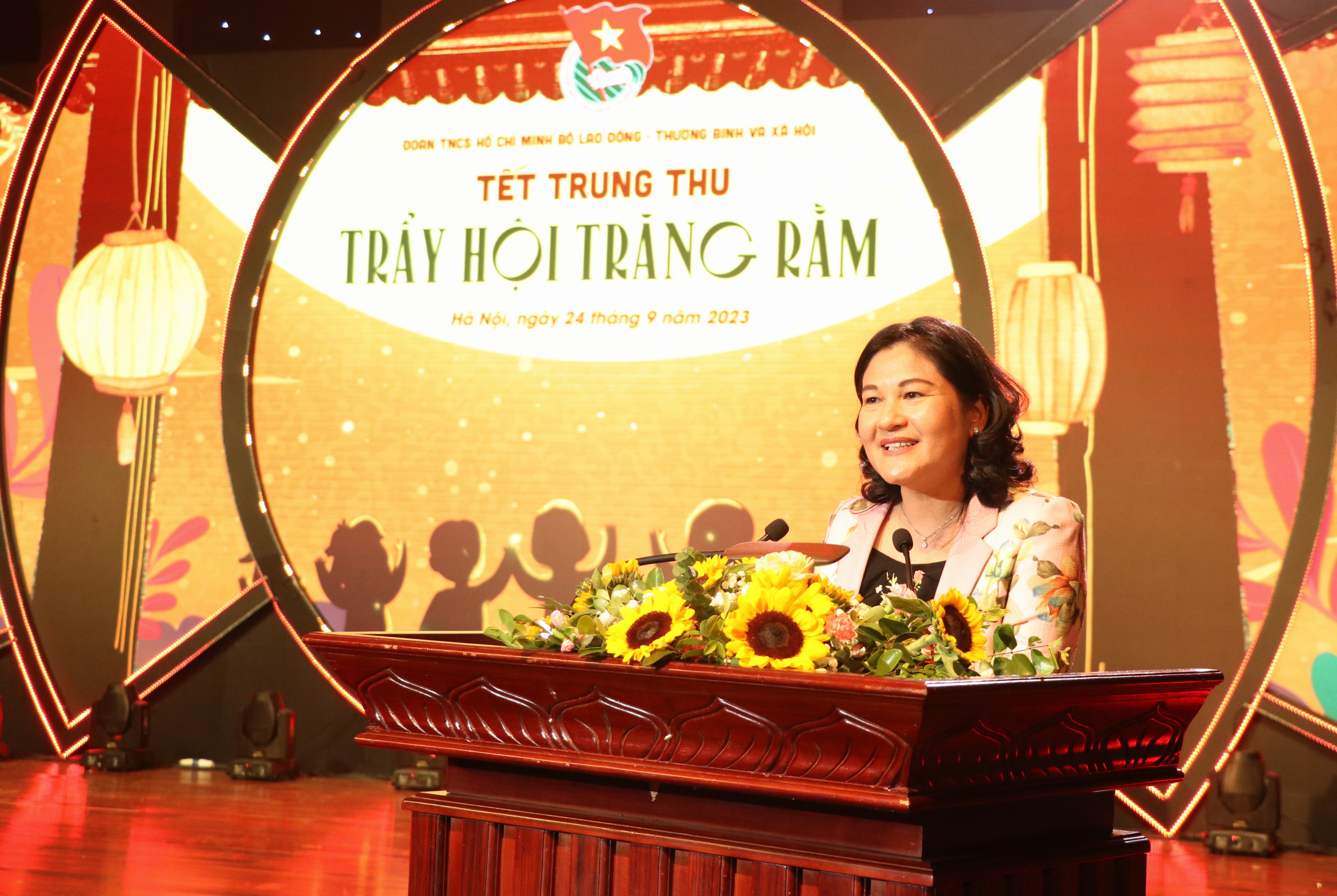 Đoàn Thanh niên Bộ LĐTBXH tổ chức chương trình Trung thu “Trẩy hội trăng rằm”