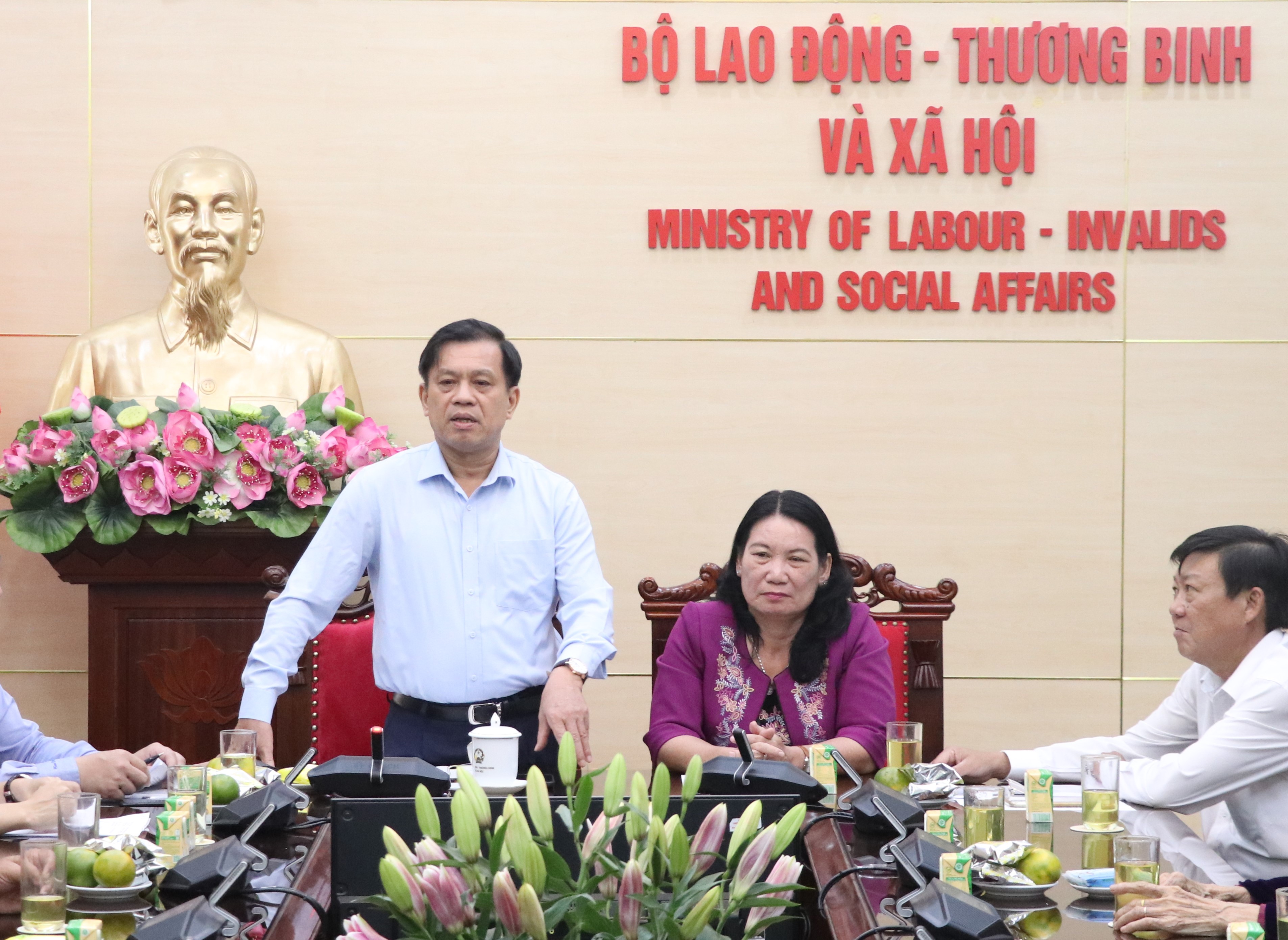 Thứ trưởng Nguyễn Bá Hoan gặp mặt Đoàn đại biểu người có công tiêu biểu tỉnh Bến Tre