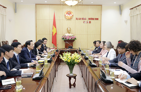 Bộ trưởng Đào Ngọc Dung tiếp Phó Tổng Giám đốc ILO