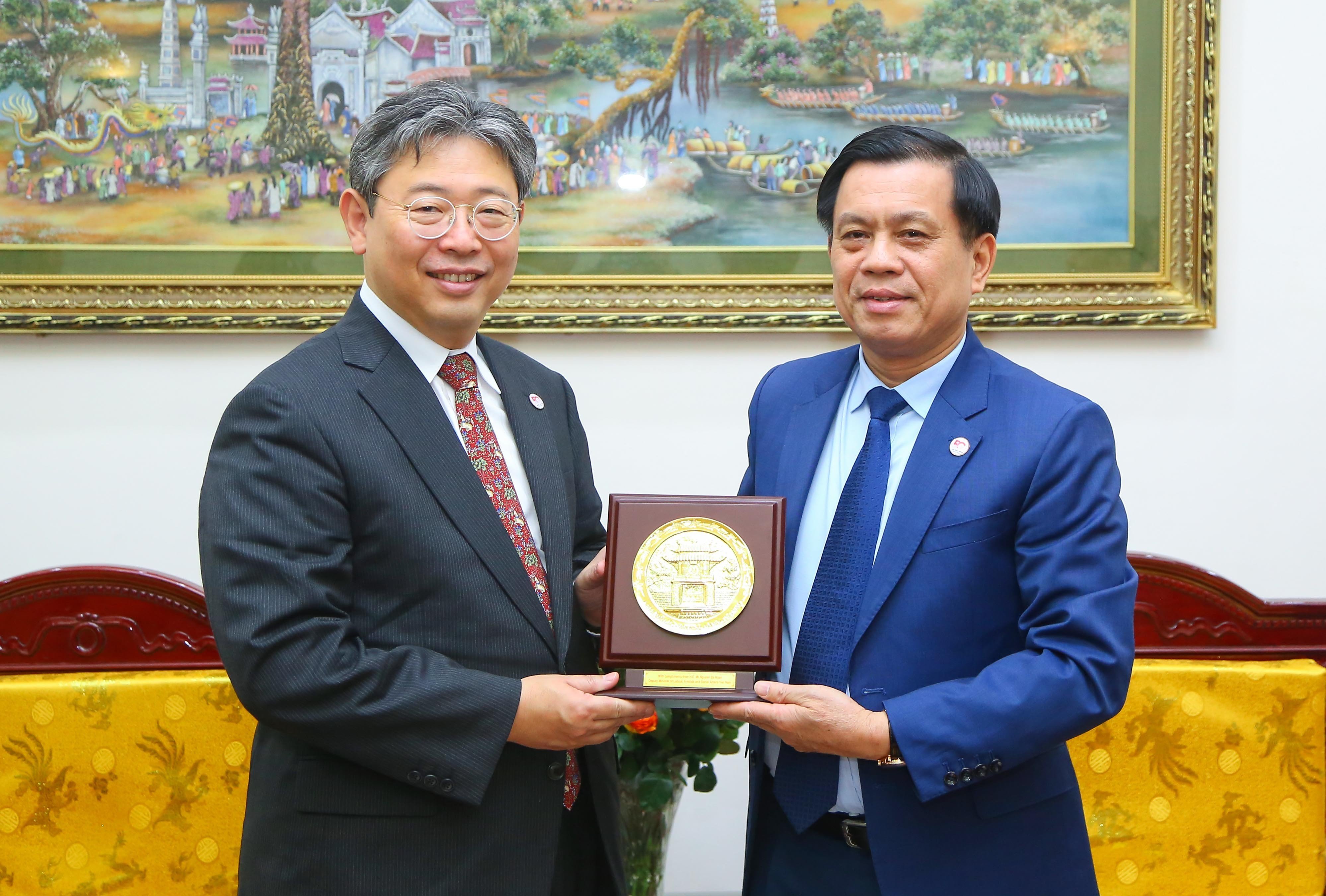 Cổng TTĐT Bộ Lao động- Thương binh và Xã hội 6d9f15a662f6bea8e7e7.jpg