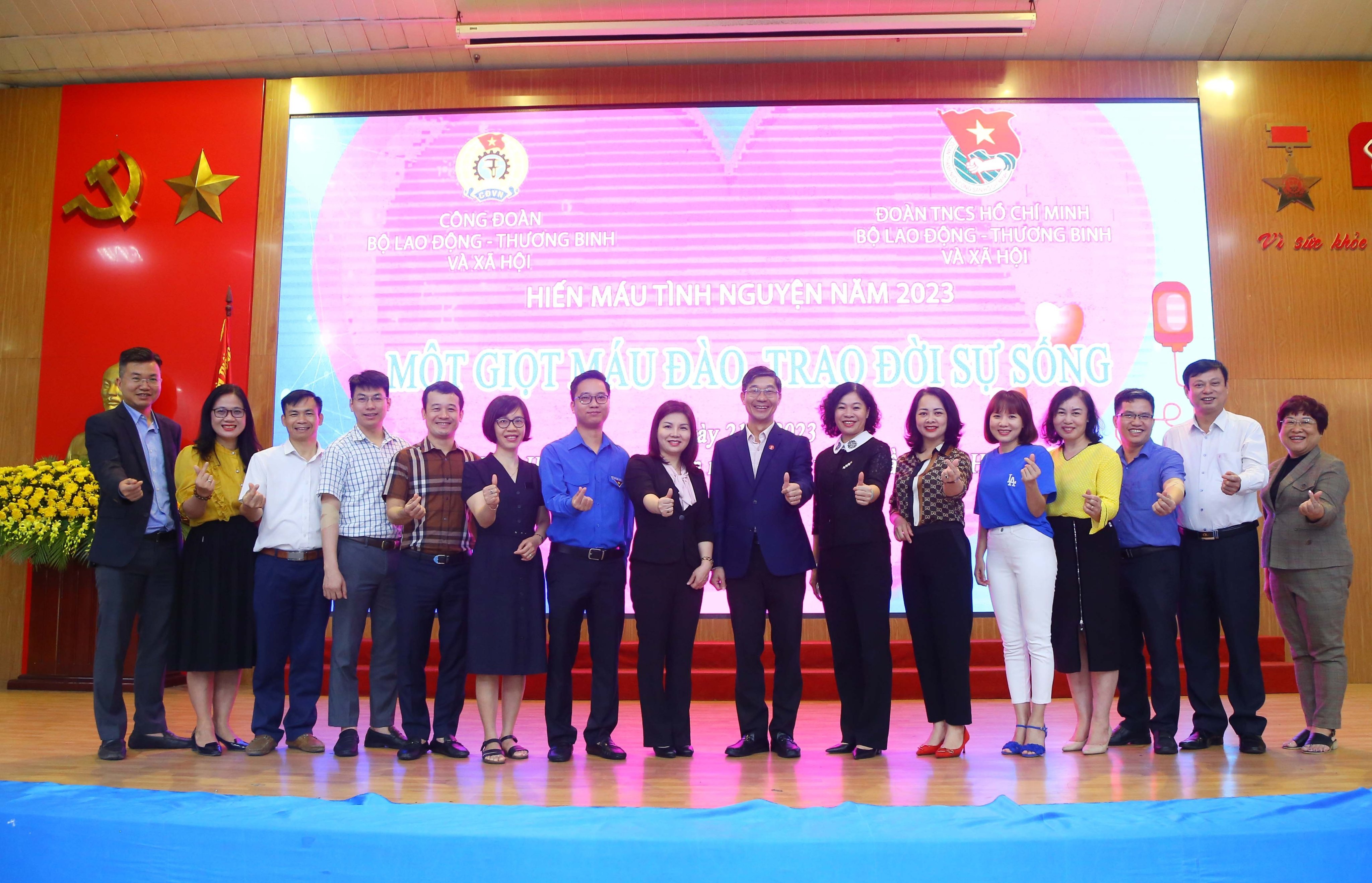 Cổng TTĐT Bộ Lao động- Thương binh và Xã hội 14d06254bdd6608839c7.jpg