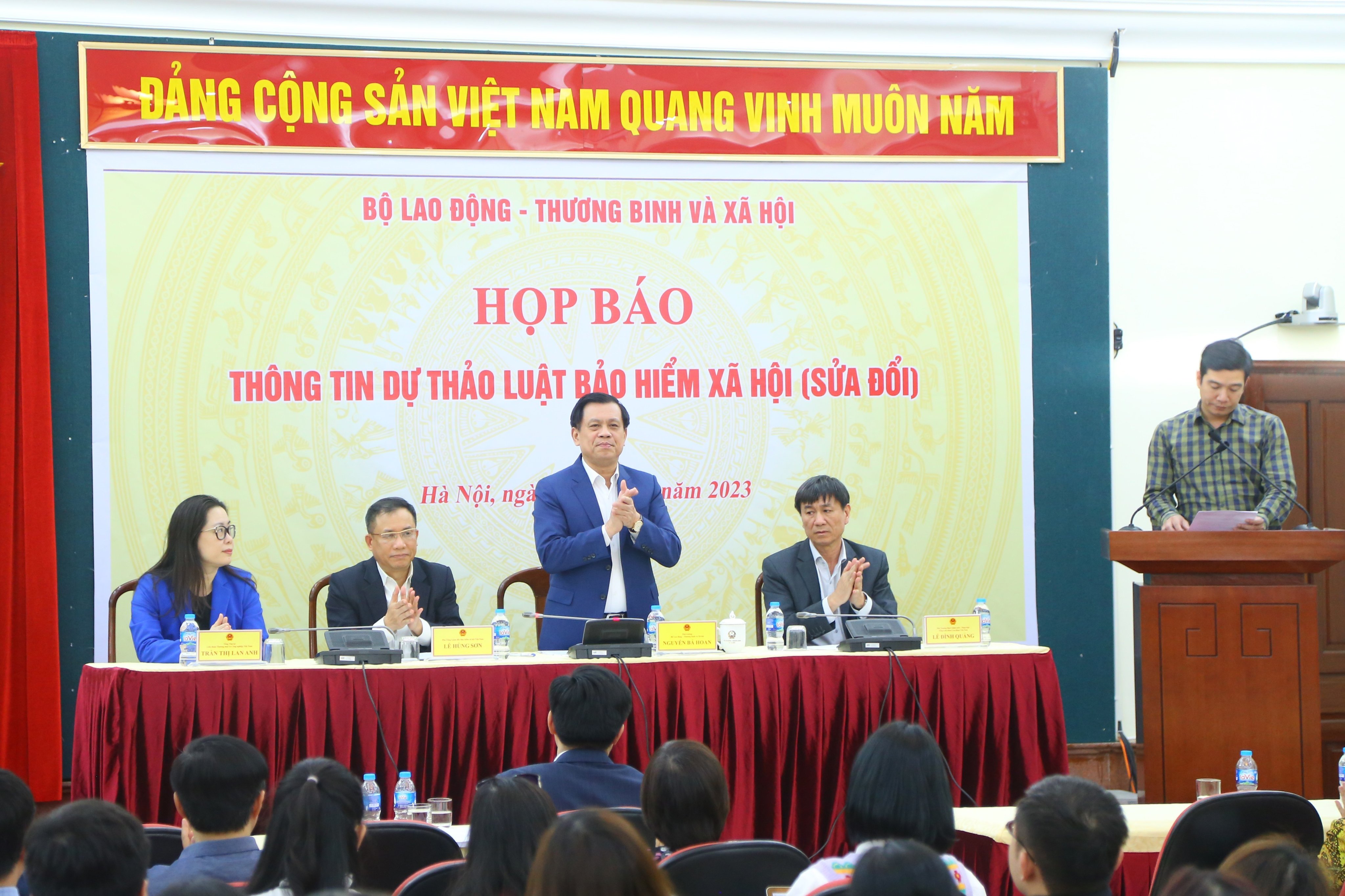 Cổng TTĐT Bộ Lao động- Thương binh và Xã hội 1b7d80442595f8cba184.jpg